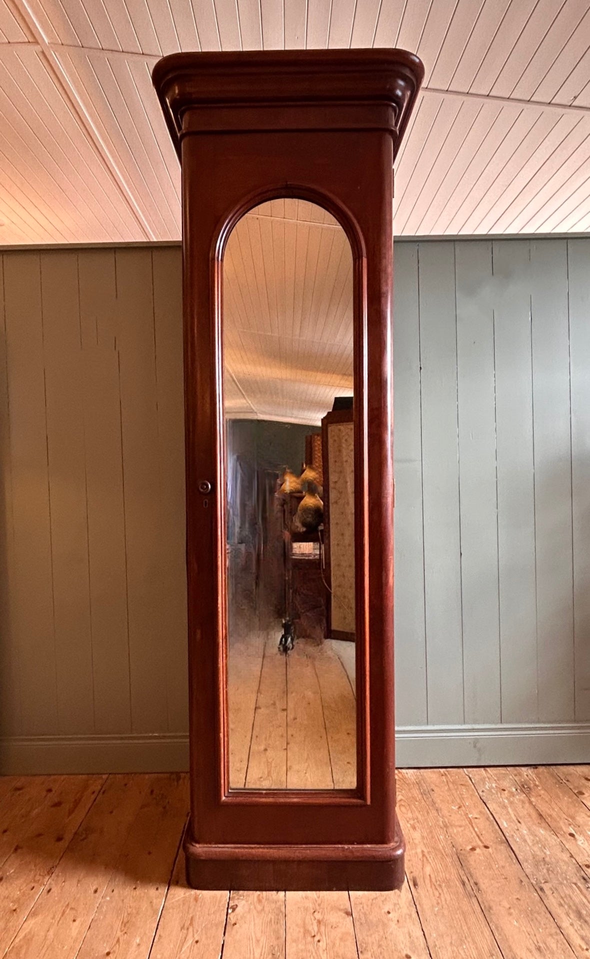 Victorian Mahogany Wardrobe/Cupboard