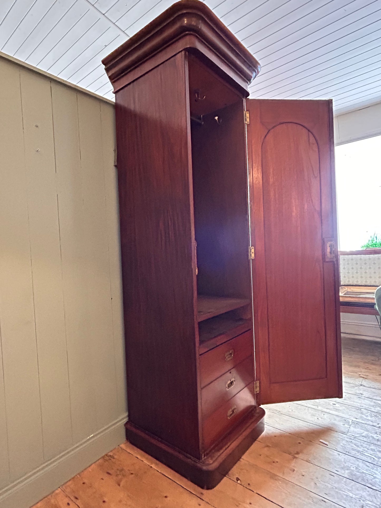 Victorian Mahogany Wardrobe/Cupboard