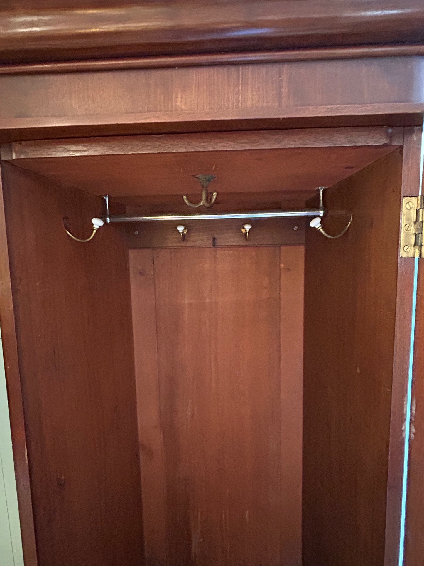 Victorian Mahogany Wardrobe/Cupboard