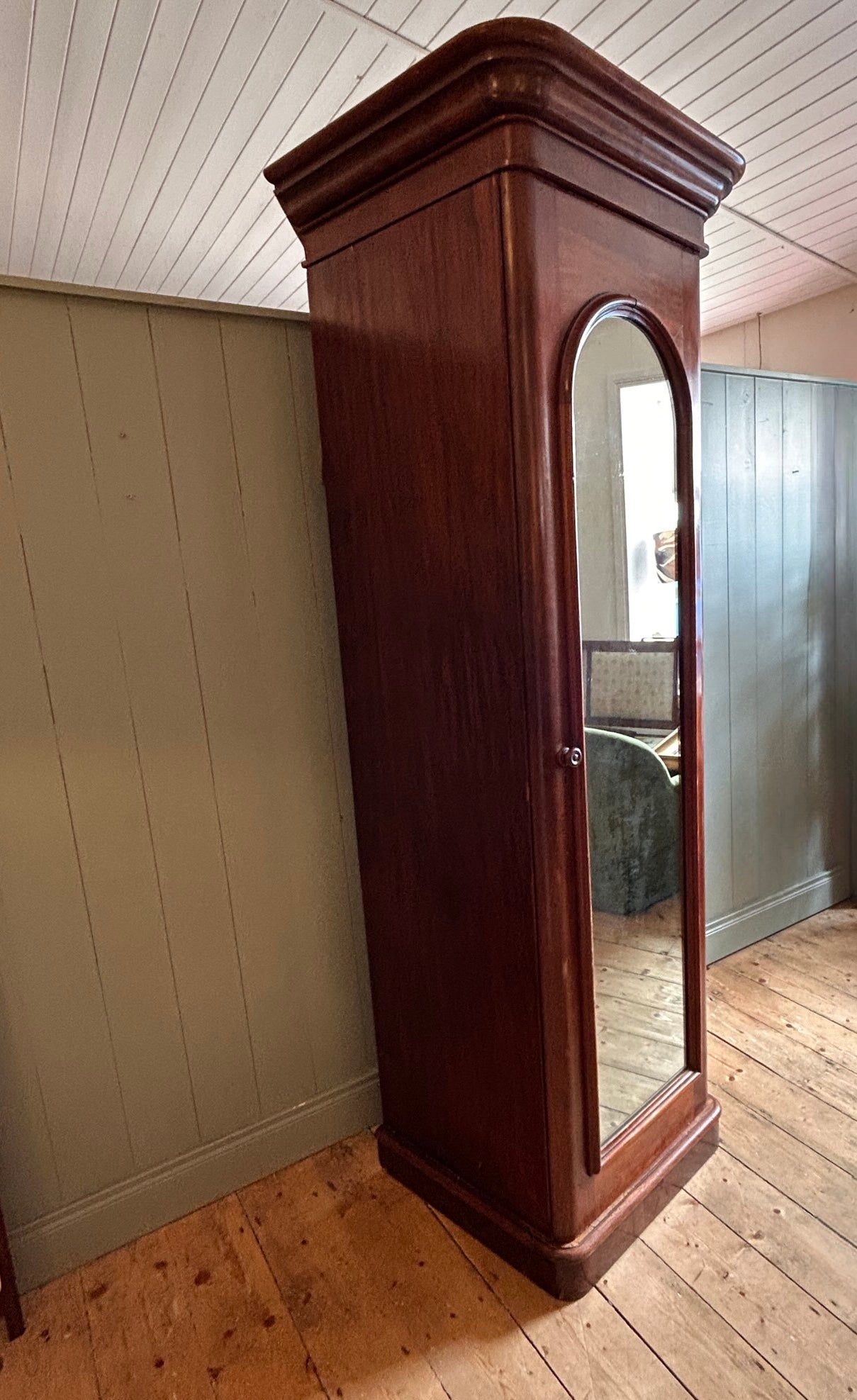 Victorian Mahogany Wardrobe/Cupboard