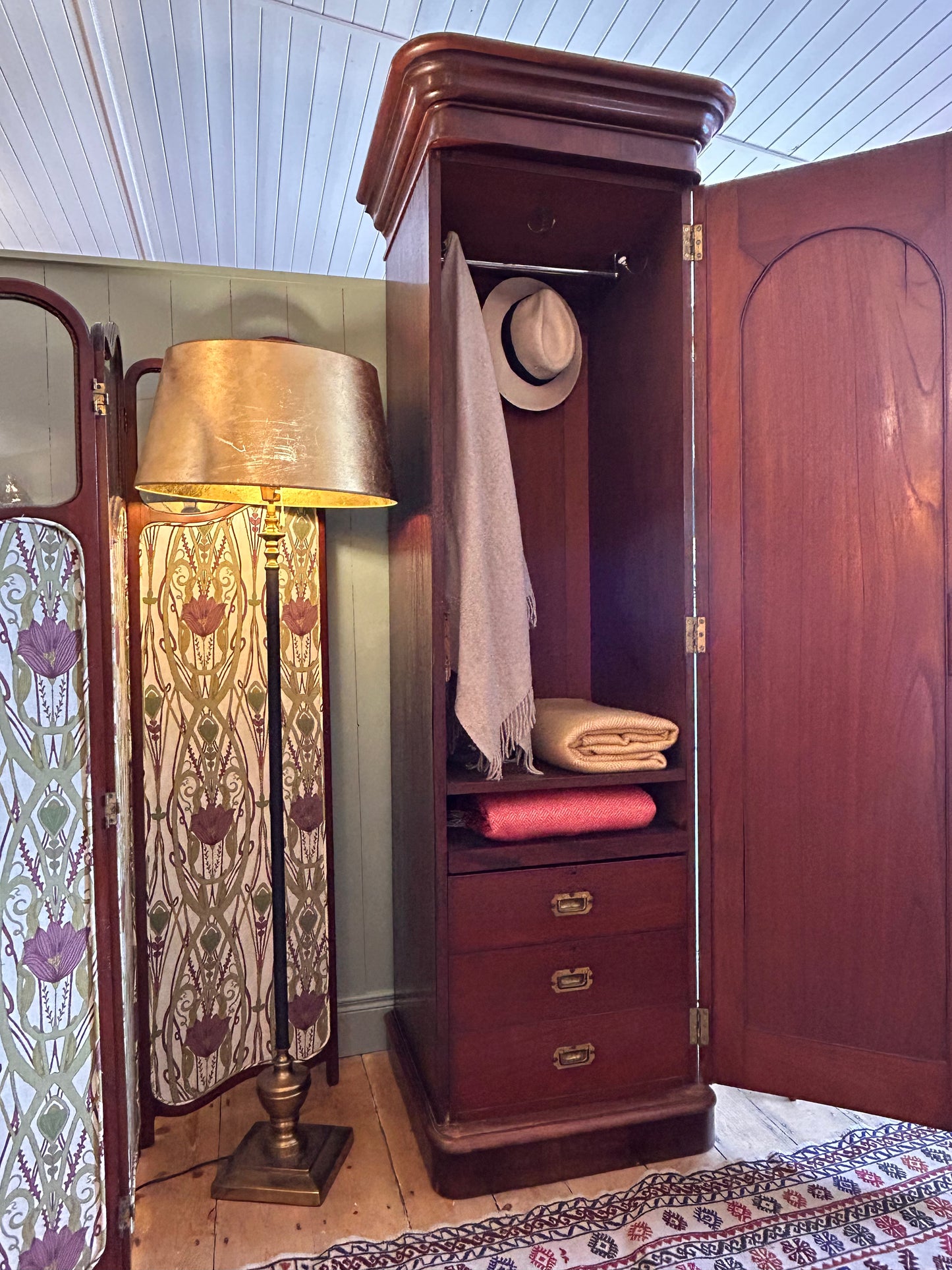 Victorian Mahogany Wardrobe/Cupboard