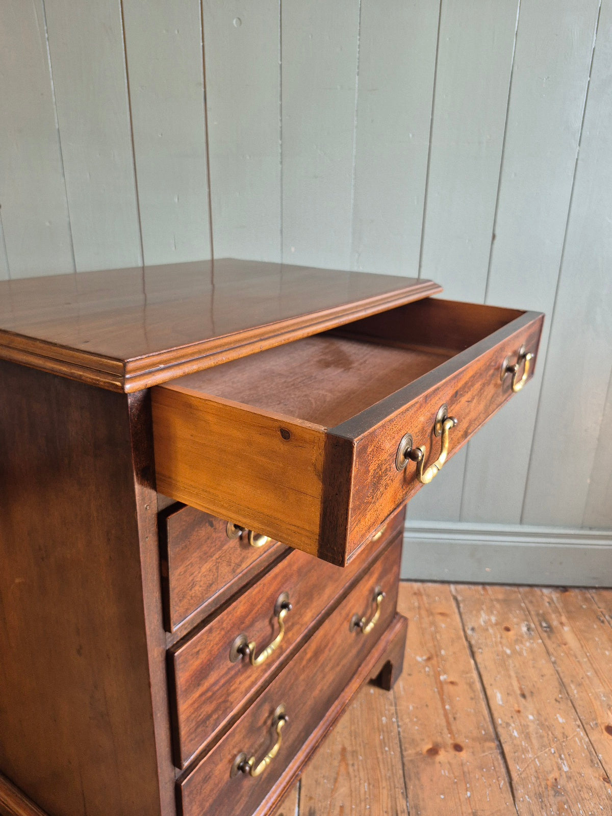 Mahogany Chest of Drawers