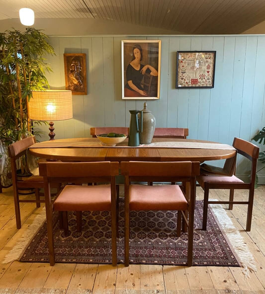 Mid Century Extendable Oval Dining Table and 6 Chair Set