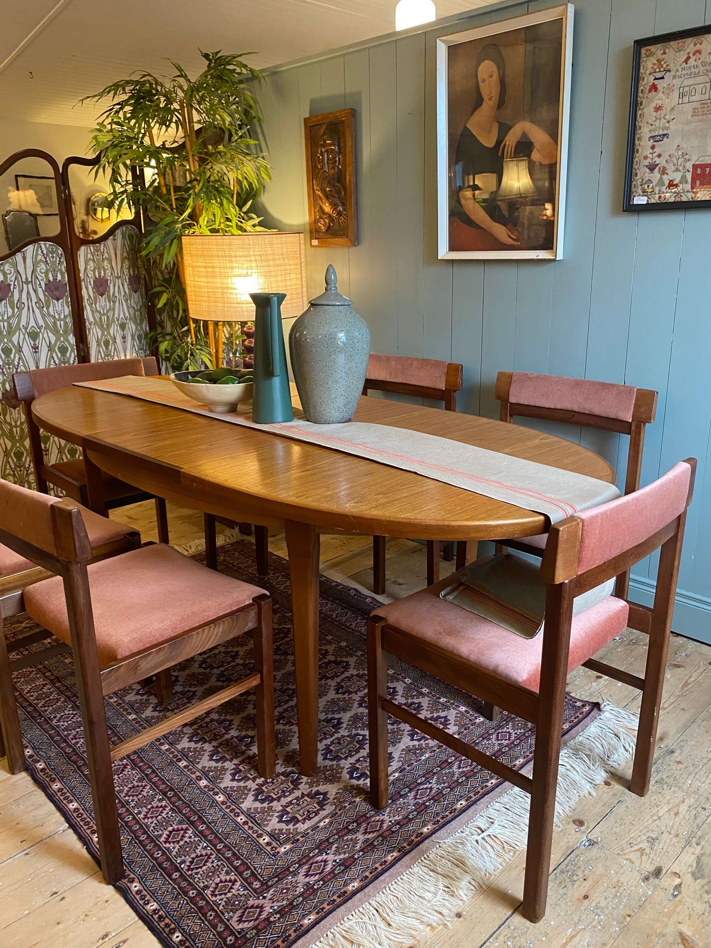 Mid Century Extendable Oval Dining Table and 6 Chair Set