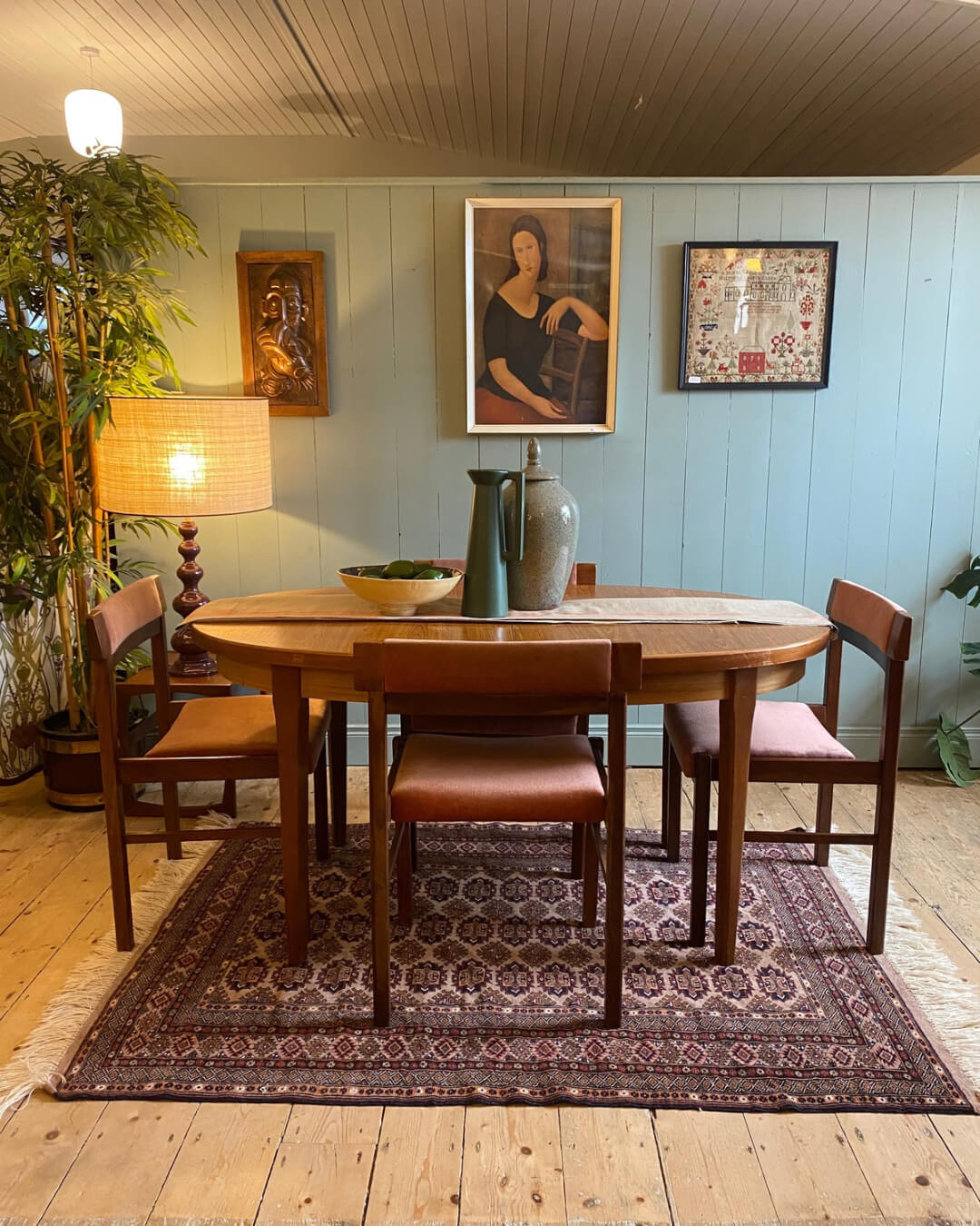 Mid Century Extendable Oval Dining Table and 6 Chair Set