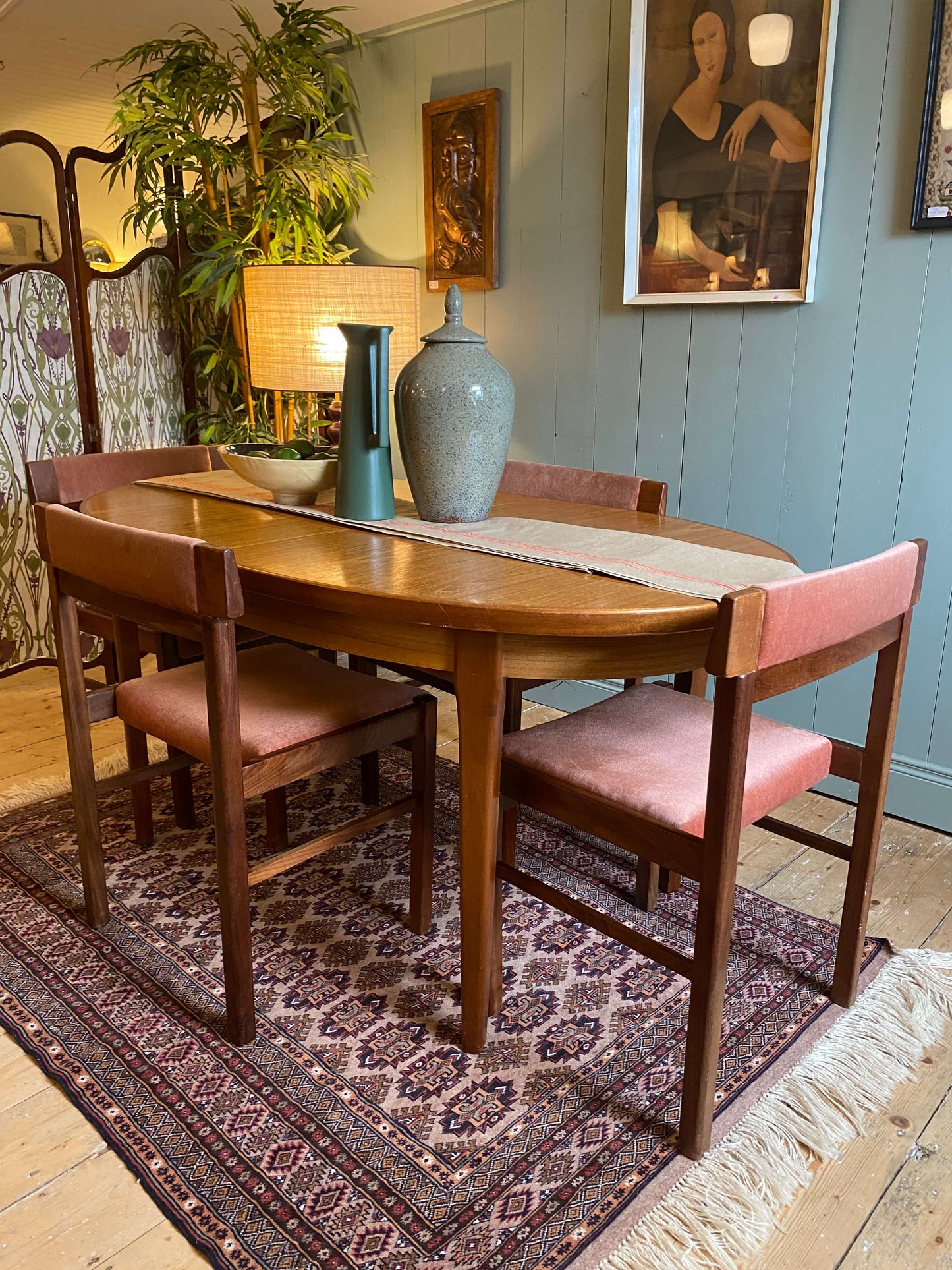 Mid Century Extendable Oval Dining Table and 6 Chair Set