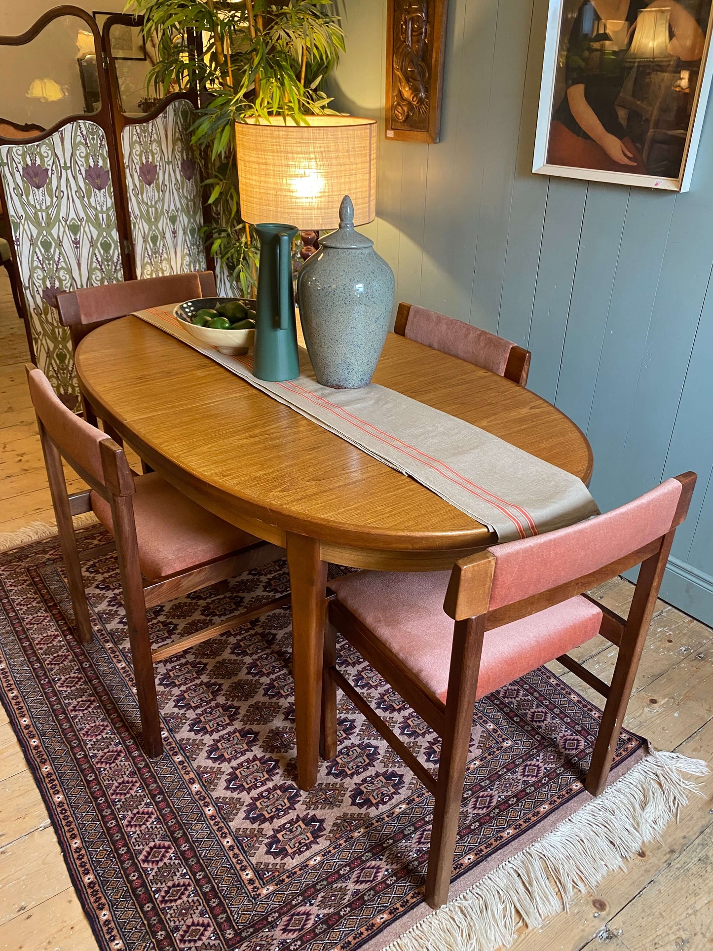 Mid Century Extendable Oval Dining Table and 6 Chair Set