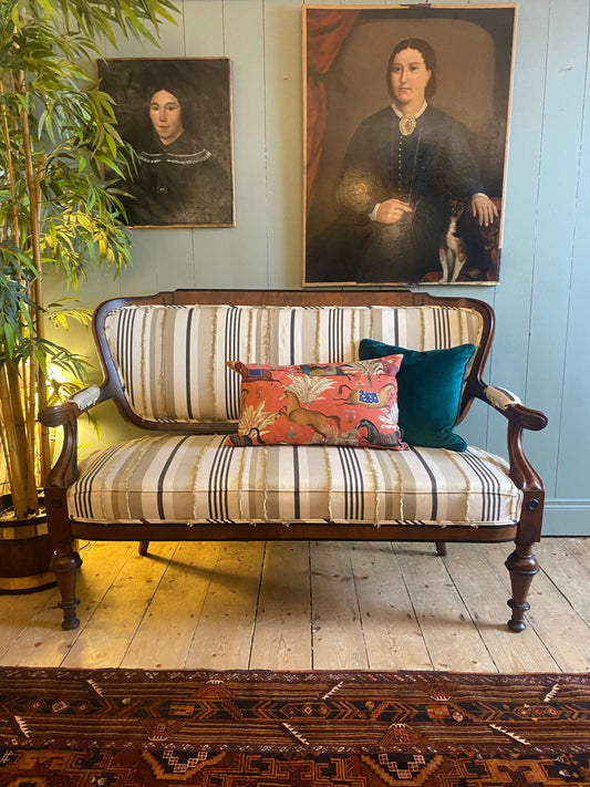 Victorian 3-Seater Walnut Settee