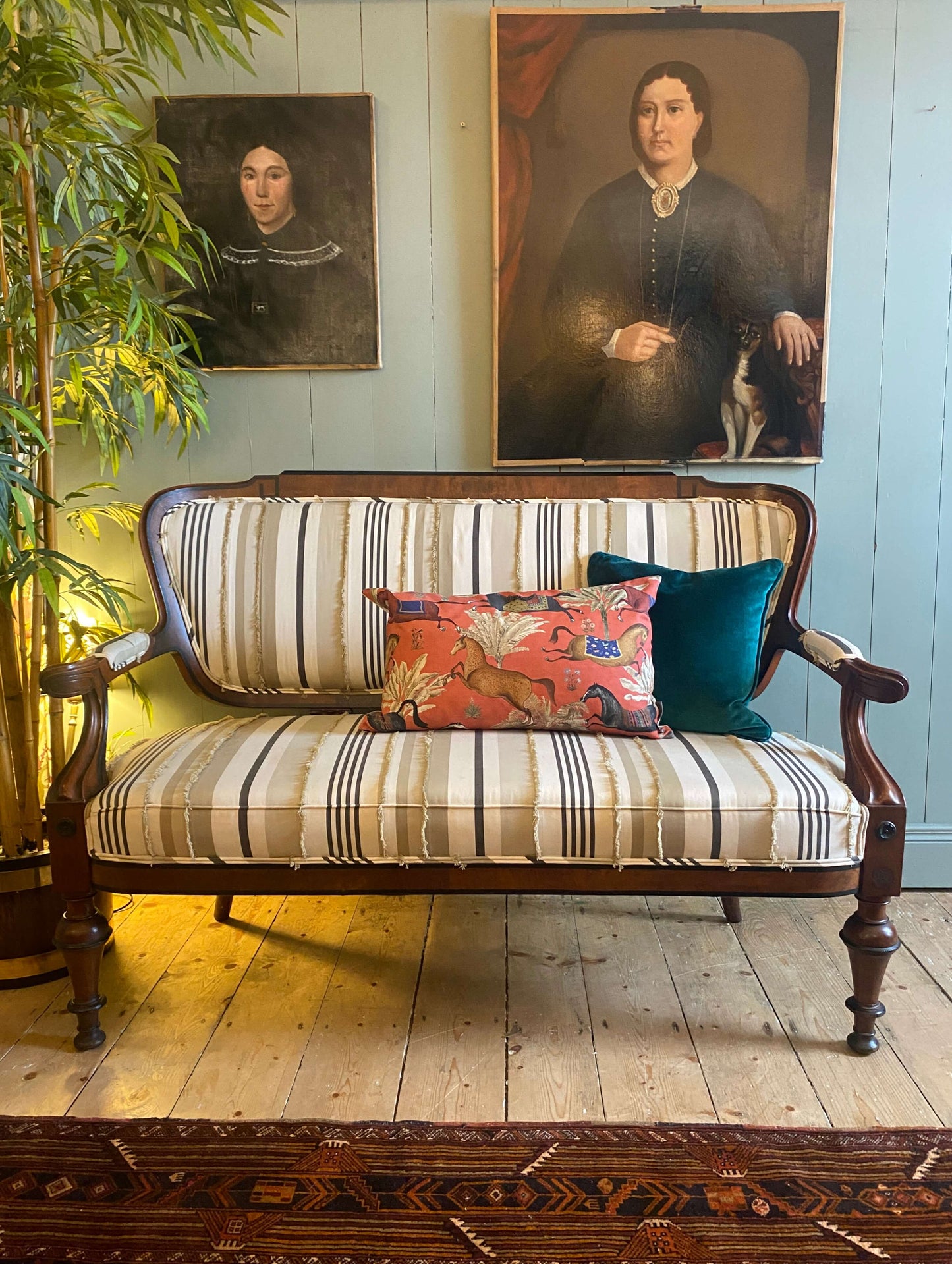 Victorian 3-Seater Walnut Settee