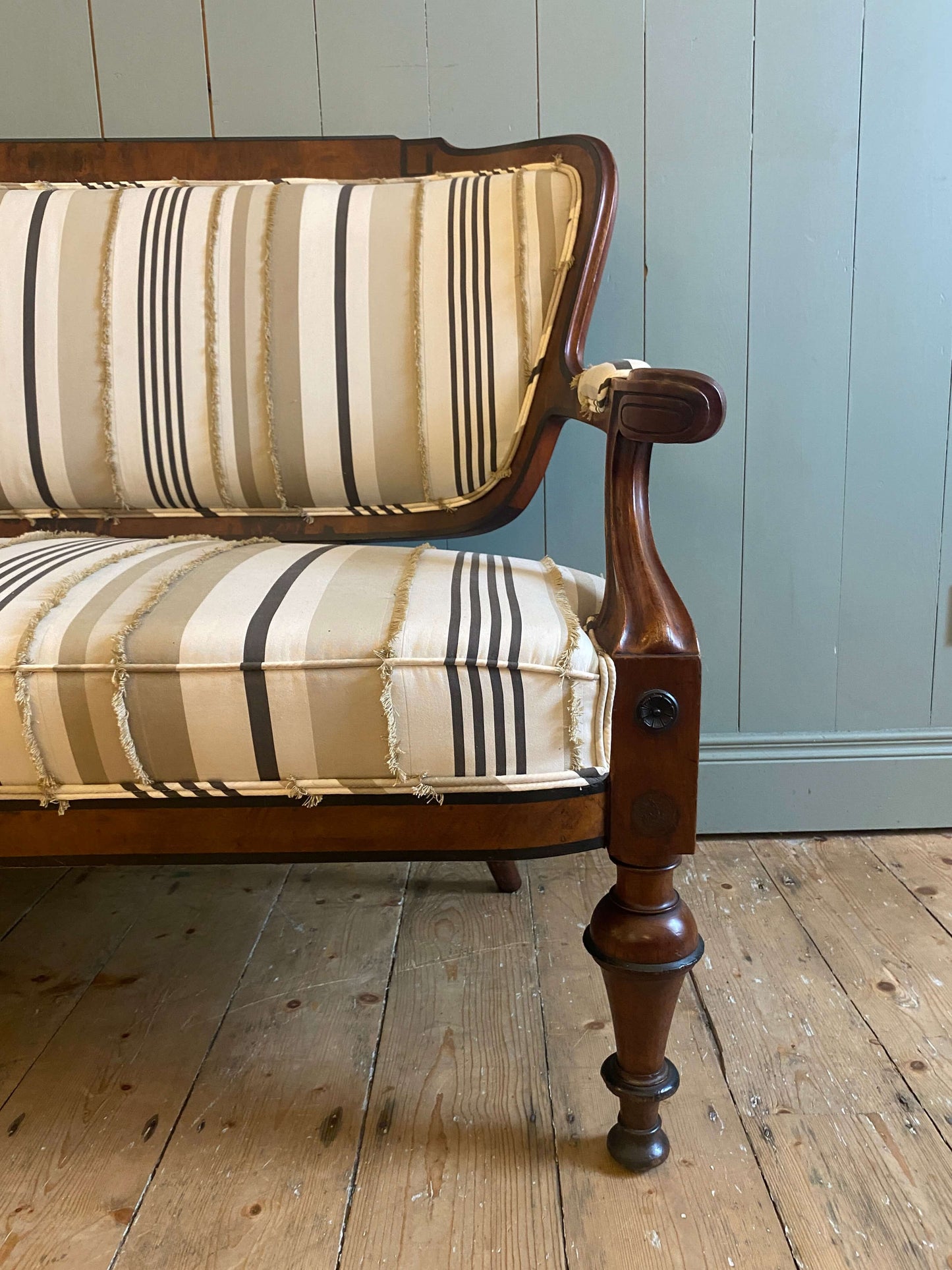 Victorian 3-Seater Walnut Settee
