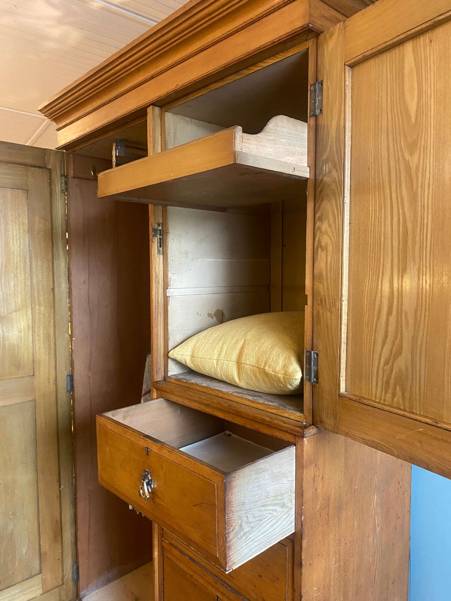 Victorian Ash Compactum Wardrobe