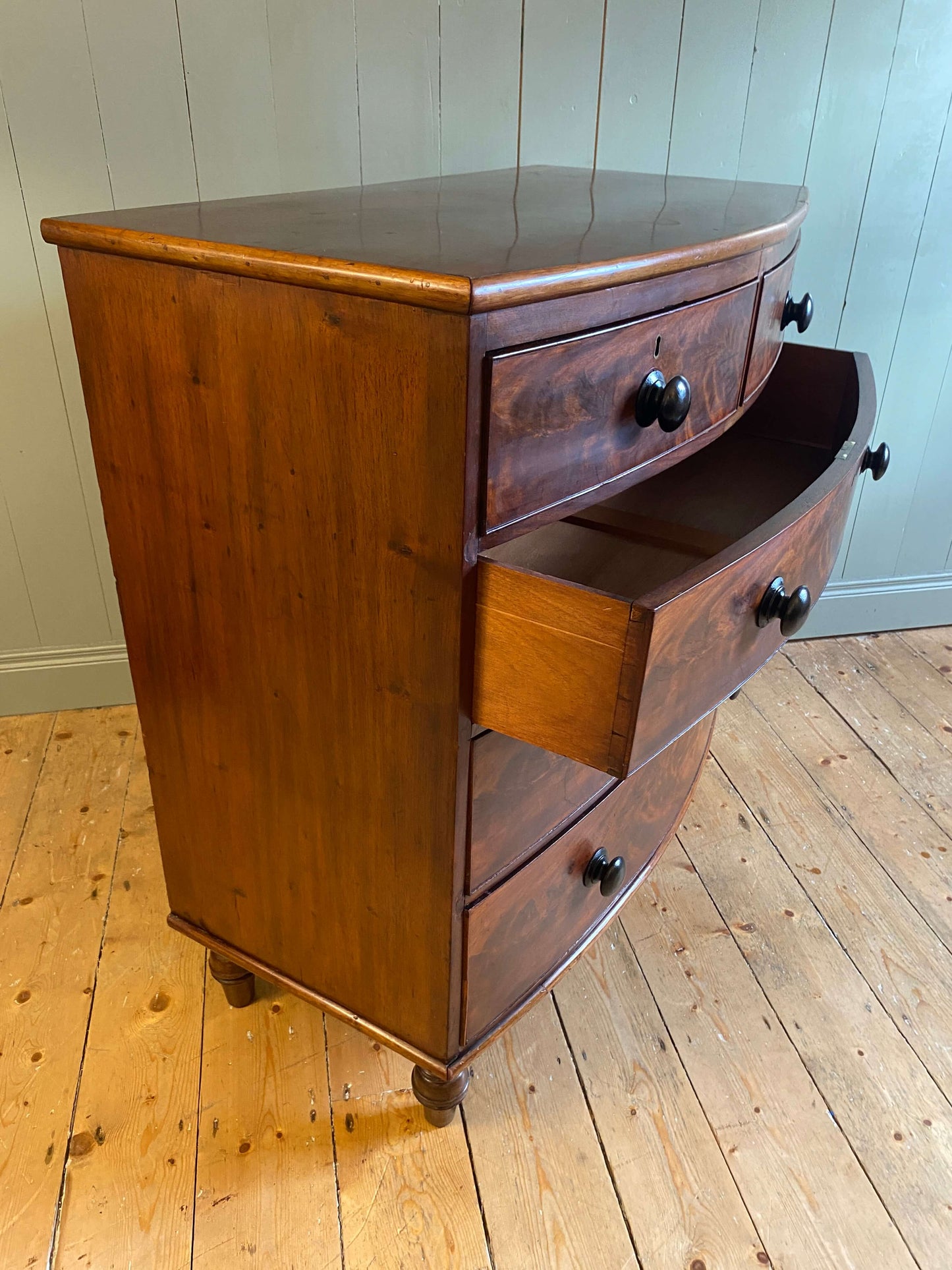 Victorian Bow Front Chest Of Drawers