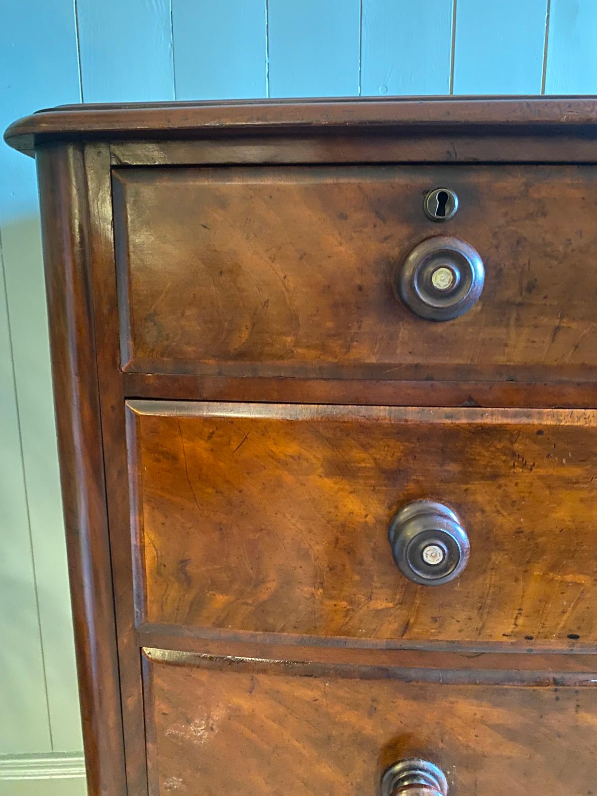 Victorian Flamed Mahogany Chest of Drawers