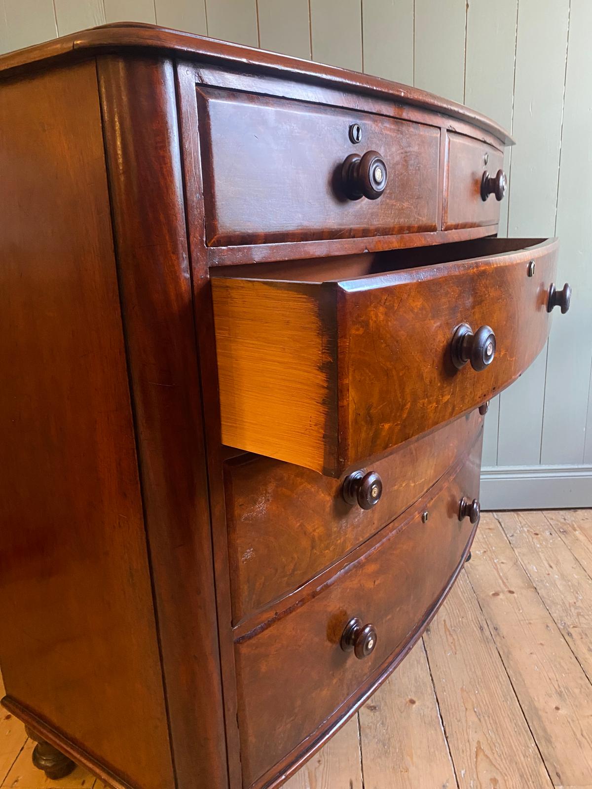 Victorian Flamed Mahogany Chest of Drawers