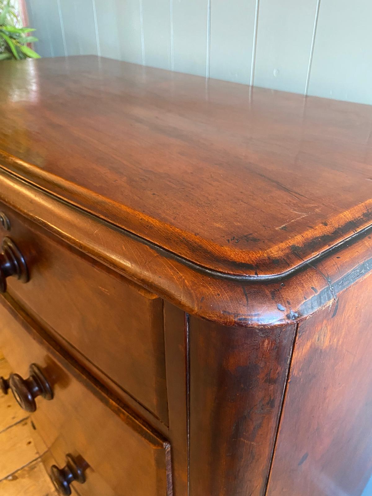 Victorian Flamed Mahogany Chest of Drawers
