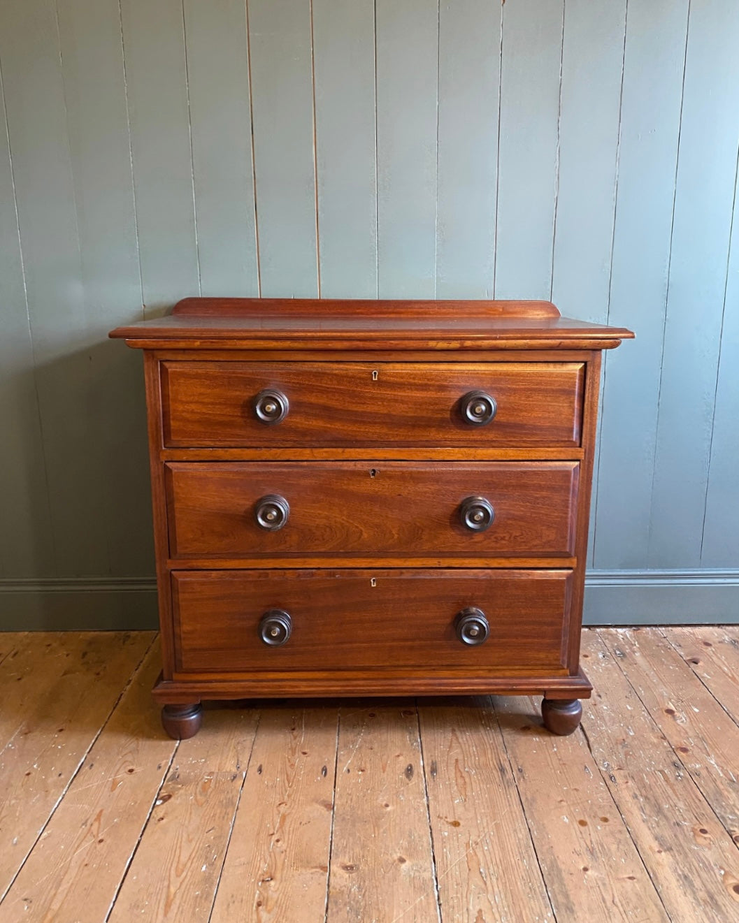Victorian Mahogany Chest Of Drawers