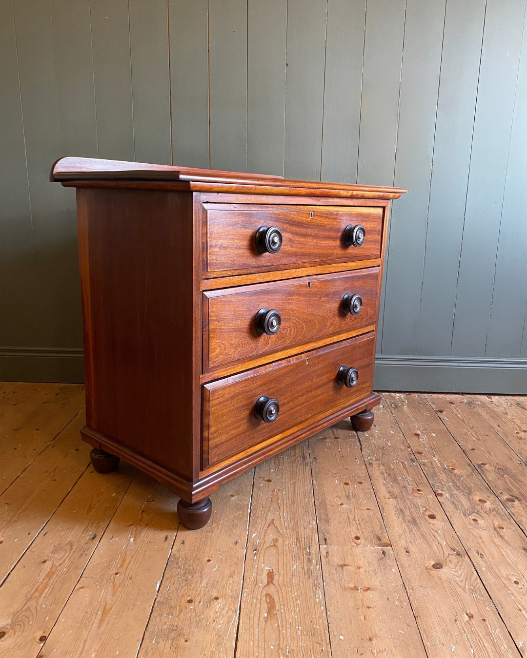 Victorian Mahogany Chest Of Drawers