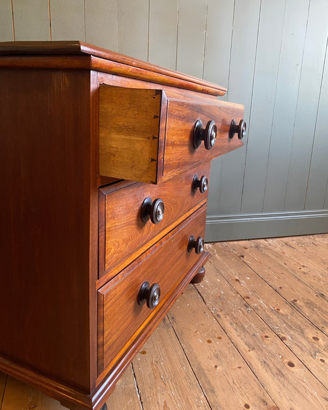Victorian Mahogany Chest Of Drawers