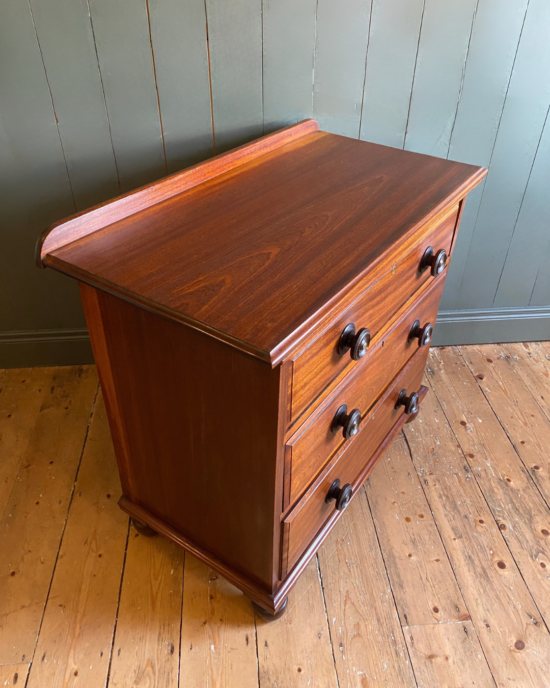 Victorian Mahogany Chest Of Drawers