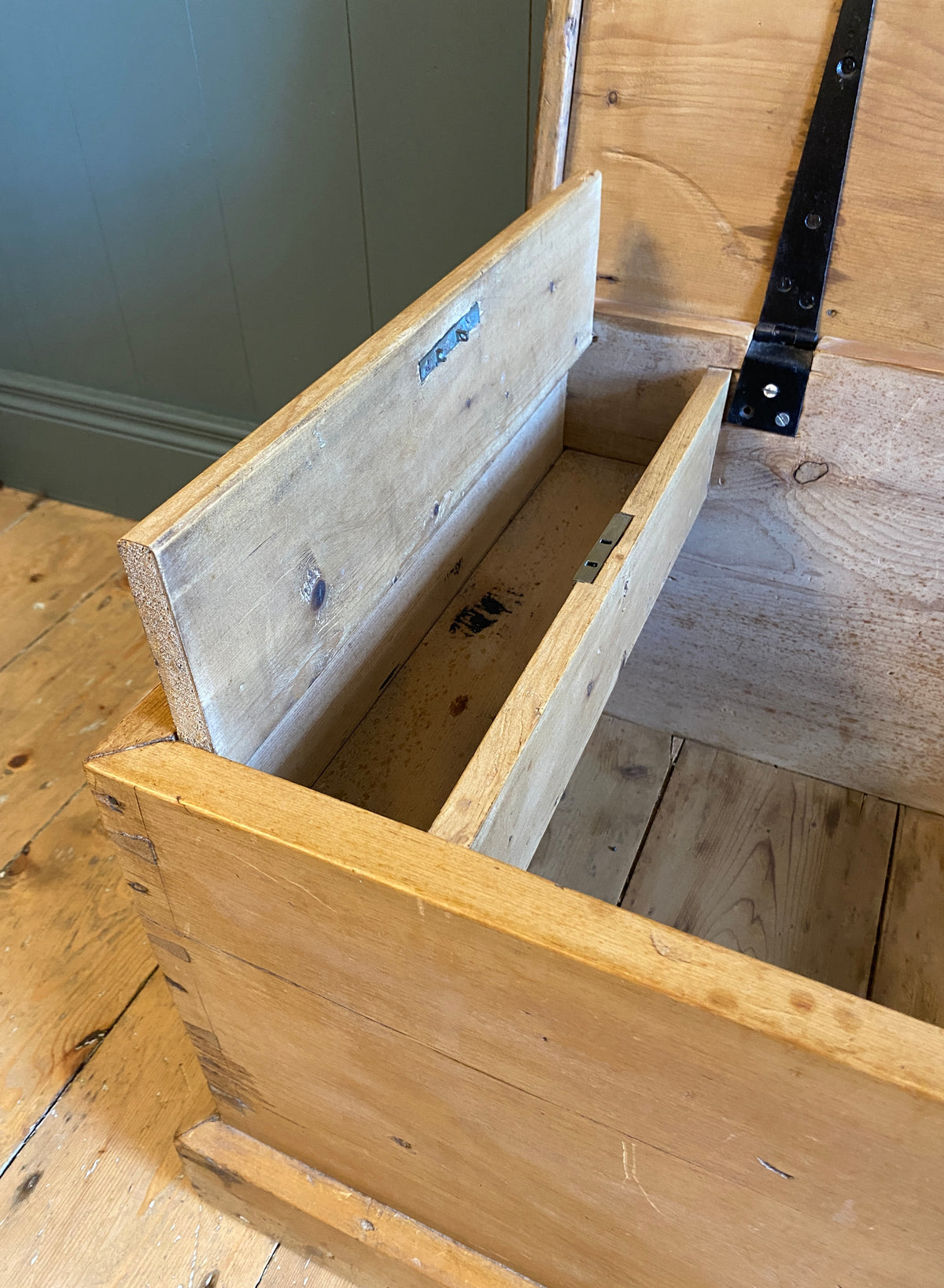 Victorian Pine Trunk