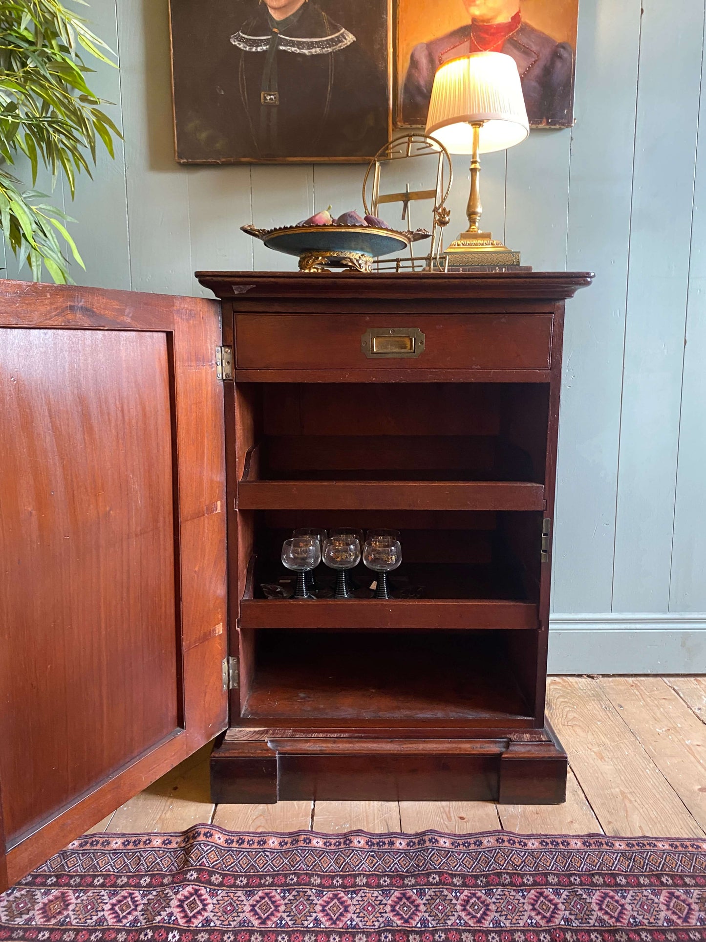 Victorian Short Mahogany Cupboard