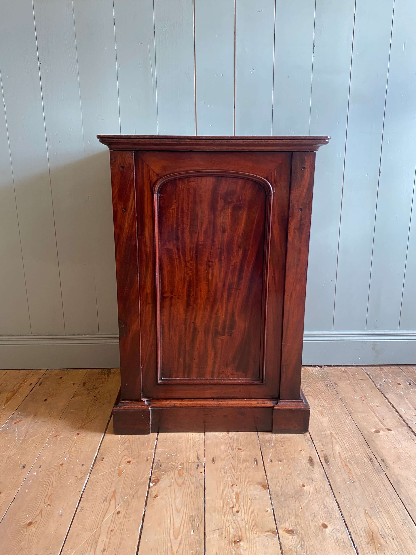 Victorian Short Mahogany Cupboard