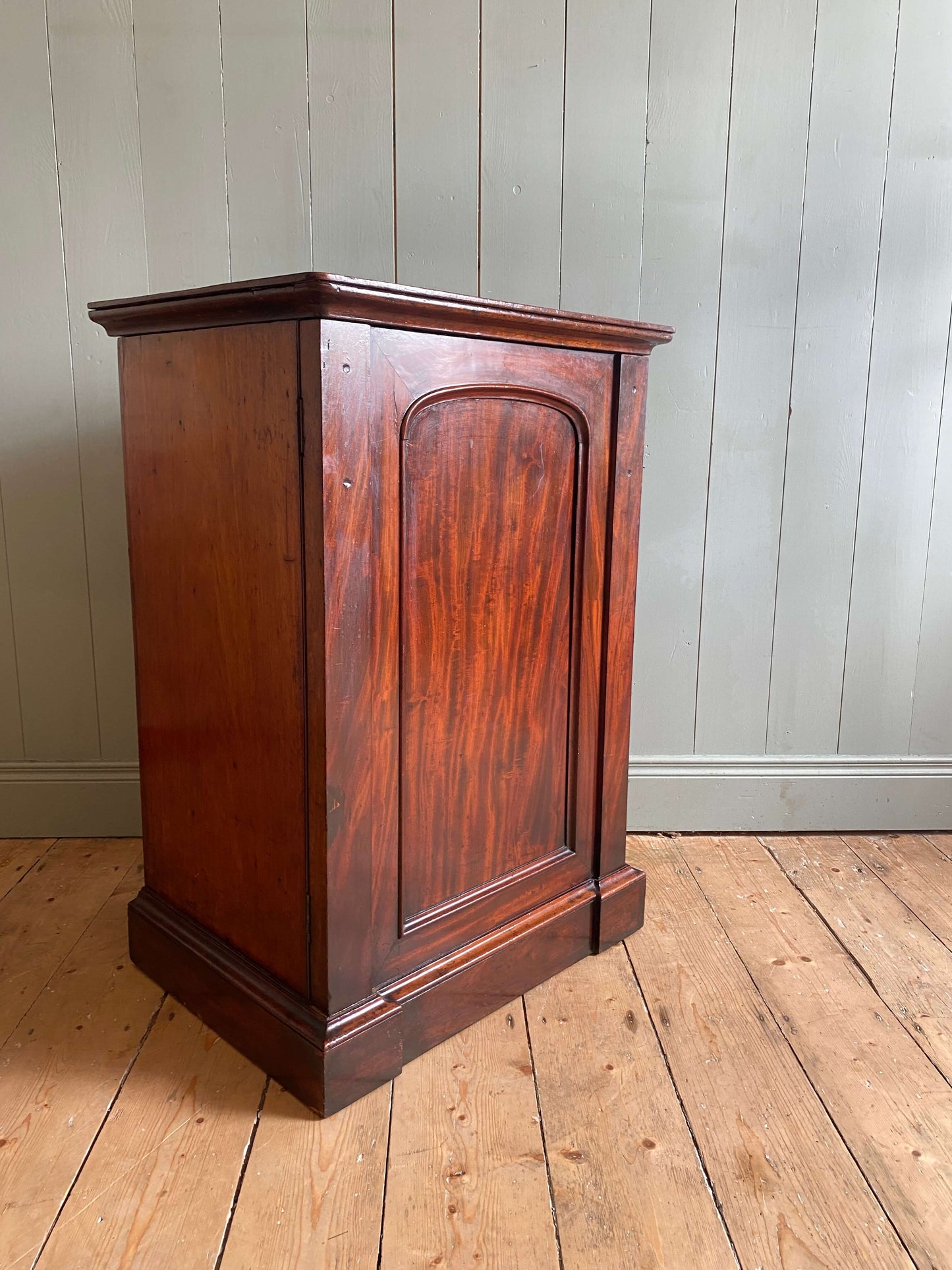Victorian Short Mahogany Cupboard