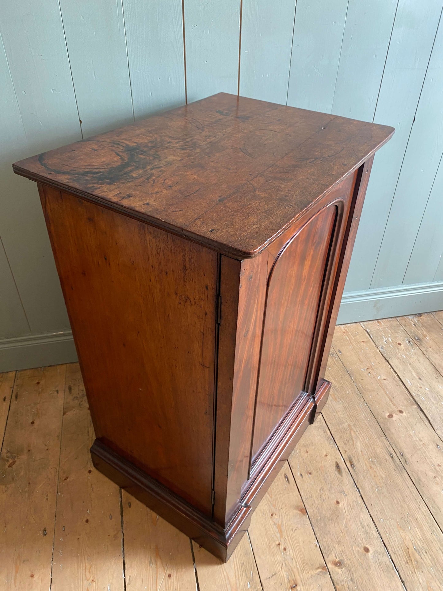 Victorian Short Mahogany Cupboard